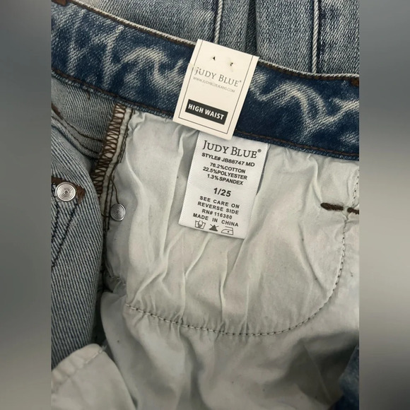 Judy Blue Vintage Straight Rolled Cuff Jean - Picture 10 of 14